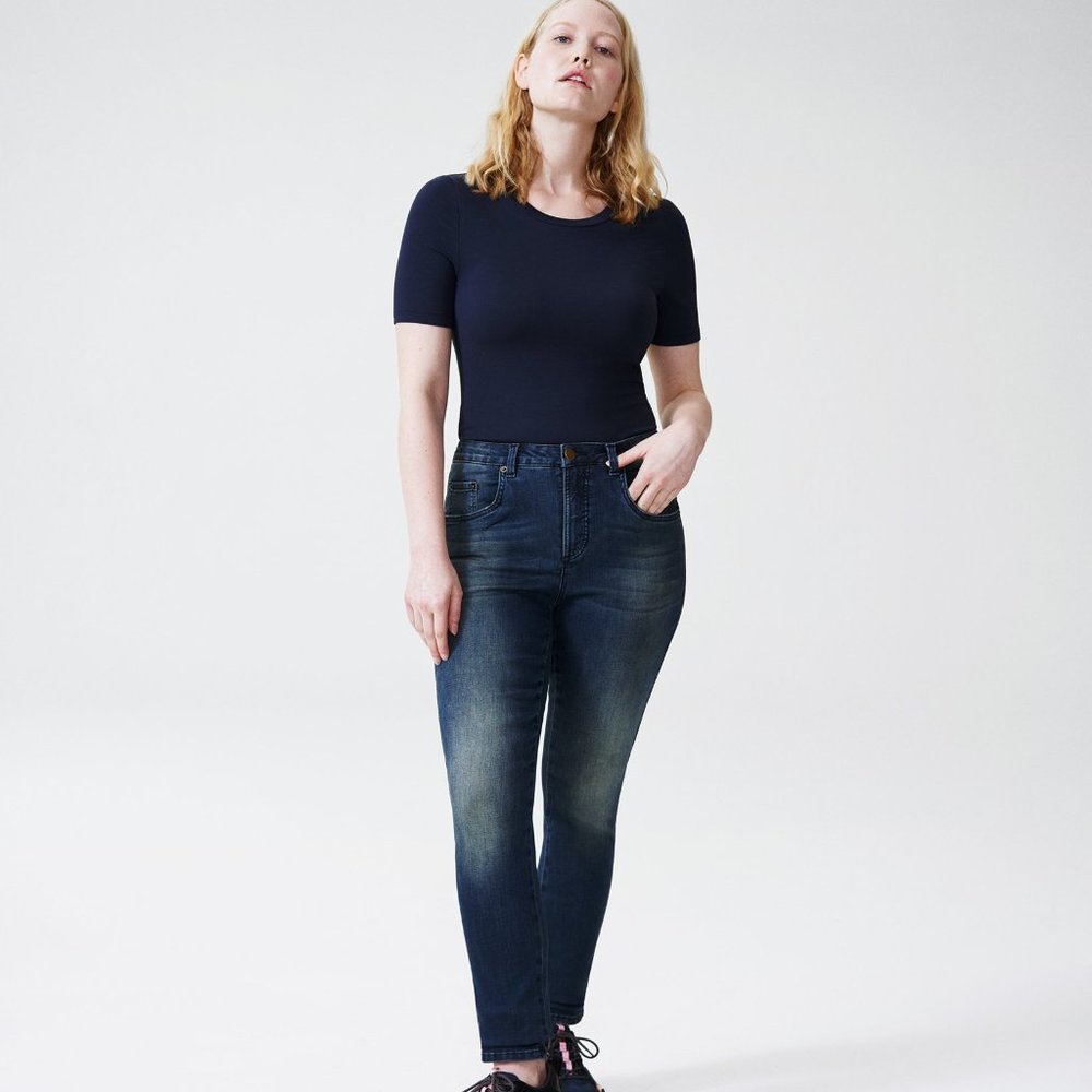 Universal Standard Vintage Jeans Distressed Blue